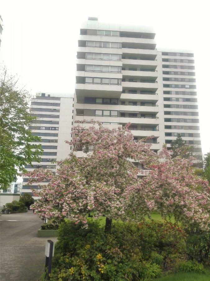 Ruhiges Apt. Direkt Am Naherholungsgebiet Mit Seeblick, Zentrum 5Min, Messe 18Min Norimberga Esterno foto